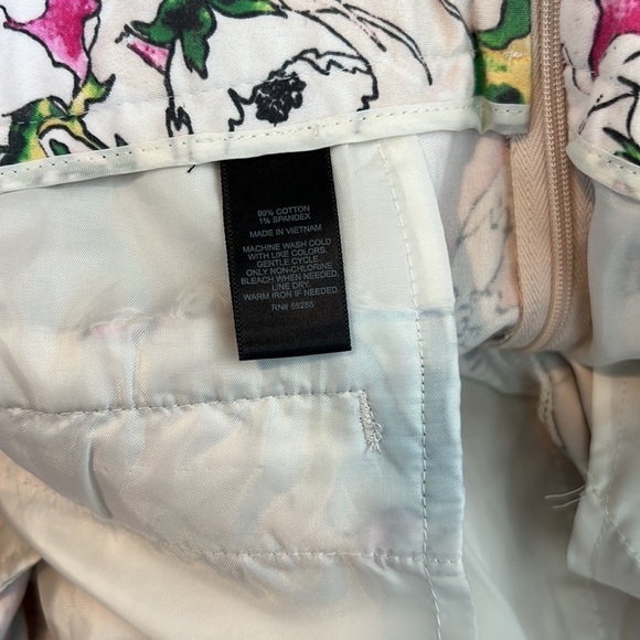 Express Women's flowered shorts size 0 - Picture 6 of 6